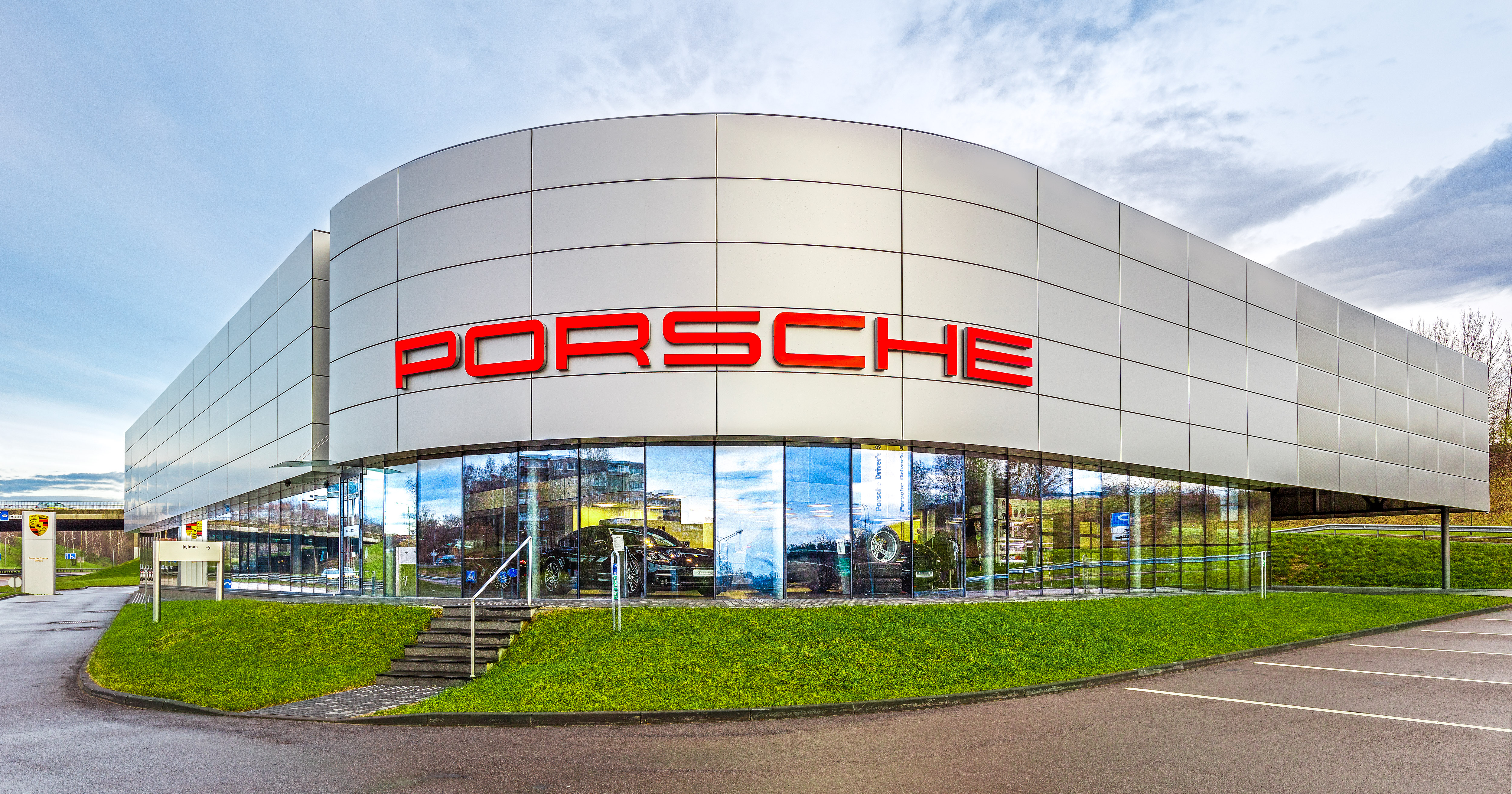 SALON PORSCHE, WILNO, LITWA